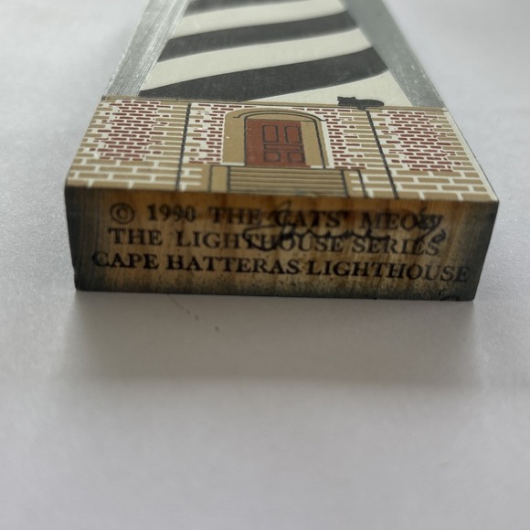 The Cat's Meow The Lighthouse Series Cape Hatteras Lighthouse Shelf Village 1990 - Picture 5 of 5